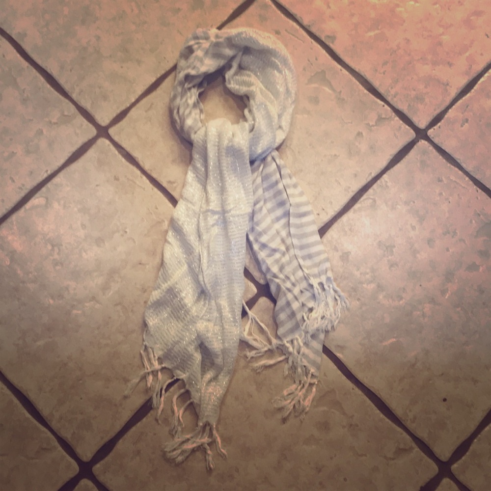 Like New Gray and White Scarf
